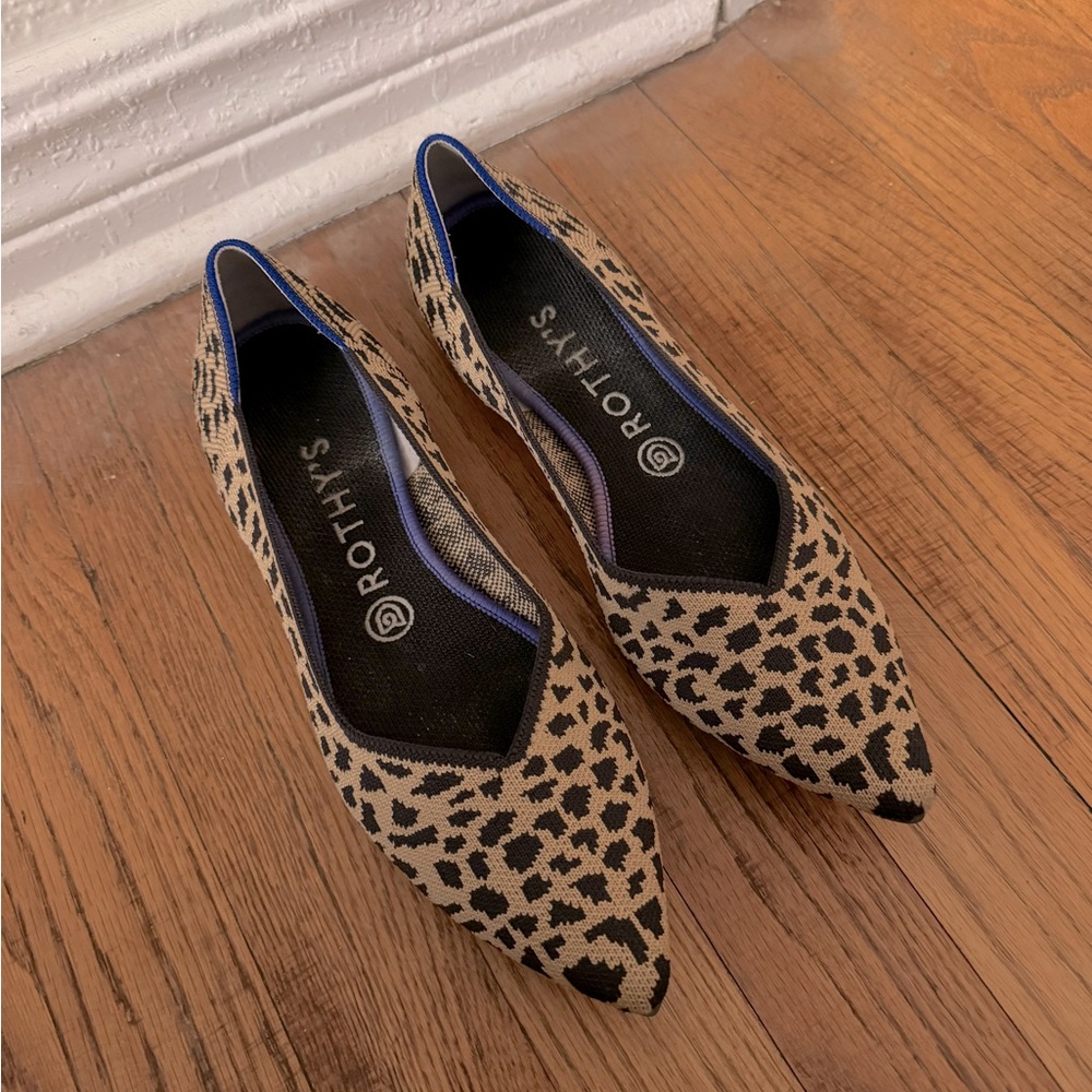 Rothys Point size 8.5 in Leopard